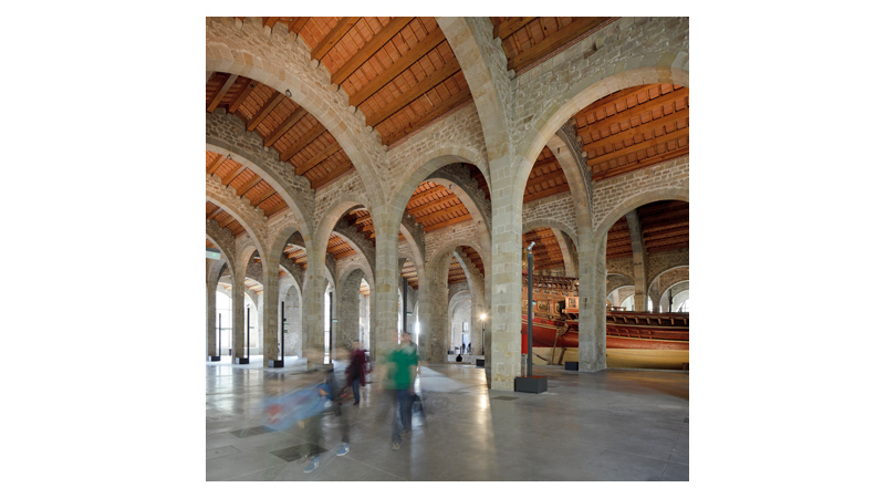 Reforma i rehabilitació de les grans naus de les reials drassanes de barcelona | Premis FAD 2014 | Arquitectura
