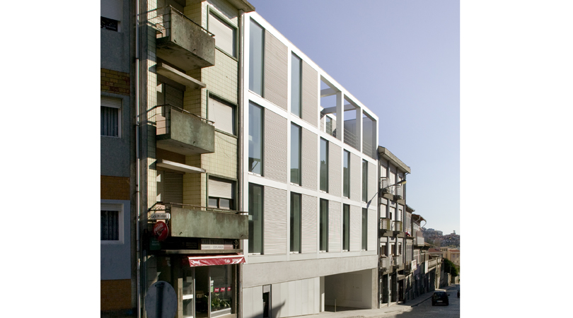 Centro comunitário são cirilo e edifício de escritórios | Premis FAD 2009 | Architecture