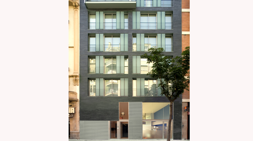 Edifici entre mitgeres de 20 habitatges a l'eixample de barcelona | Premis FAD 2007 | Arquitectura