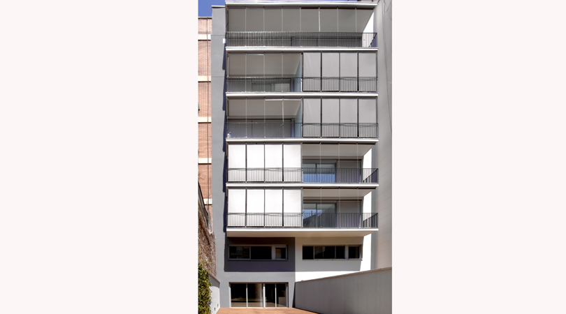 Edifici entre mitgeres de 20 habitatges a l'eixample de barcelona | Premis FAD 2007 | Arquitectura