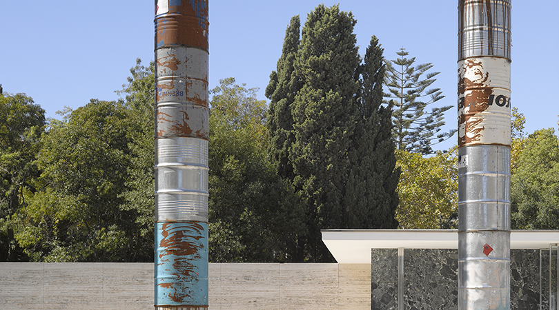 Columnes commemoratives dels 30 anys de la reconstrucció del pavelló alemany a barcelona | Premis FAD 2017 | Intervenciones Efímeras