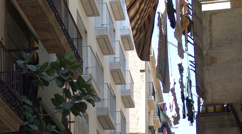 Edifici de 127 habitatges protegits, equipaments, locals i 78 places d'aparcament al raval de barcelona | Premis FAD 2011 | Arquitectura