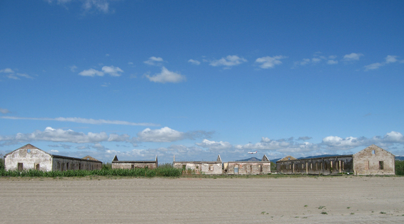 Conservació de les ruïnes de la caserna dels carabiners, semàfor i del seu entorn natural a la platja del prat de llobregat | Premis FAD 2010 | Ciudad y Paisaje