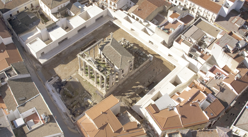 Edificio perimetral y adecuación del entorno del templo romano de diana, mérida. | Premis FAD 2013 | Ciutat i Paisatge