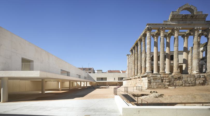 Edificio perimetral y adecuación del entorno del templo romano de diana, mérida. | Premis FAD 2013 | Ciutat i Paisatge