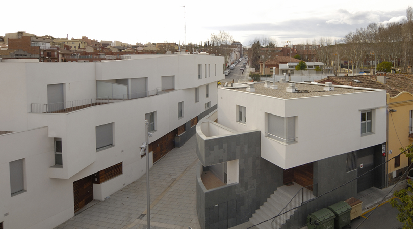 Projecte urbà: extensió del parc de la linera - obertura c/ sant joan bosco - doble edifici de 12 habitatges | Premis FAD 2008 | Ciudad y Paisaje