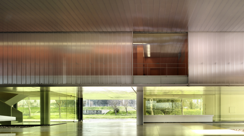 Edificio de aulas y departamentos. universidad pablo de olavide | Premis FAD 2012 | Arquitectura