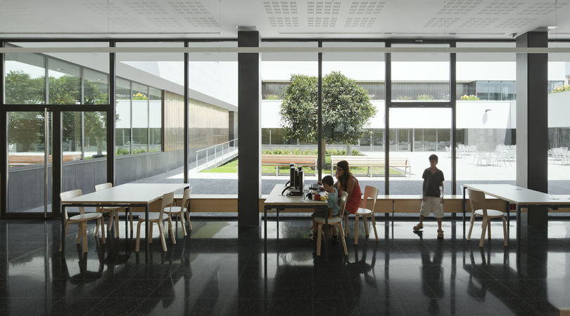 Biblioteca i sala polivalent mercè rodoreda | Premis FAD 2012 | Arquitectura