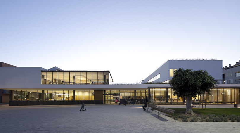Biblioteca i sala polivalent mercè rodoreda | Premis FAD 2012 | Arquitectura