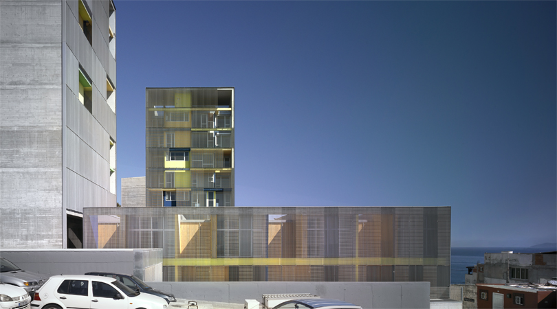 Viviendas sociales y de realojo en el monte Hacho