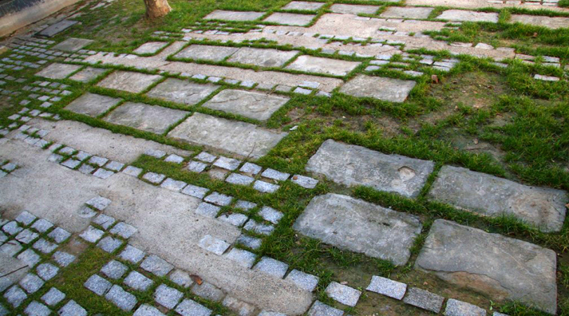 Urbanització de les Places Mare de Deu dels Angels, Mossèn Albert Vives i Cementiri